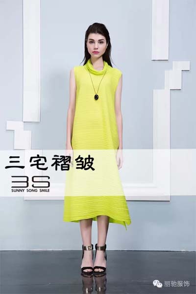 3S搭配 褶皱的世界:今夏流行的“三宅褶皱”设计1.jpg