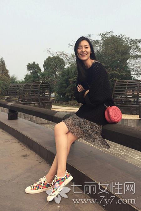 我们相爱吧刘雯穿衣搭配 看蚊子如何穿出时尚国际范1.jpg