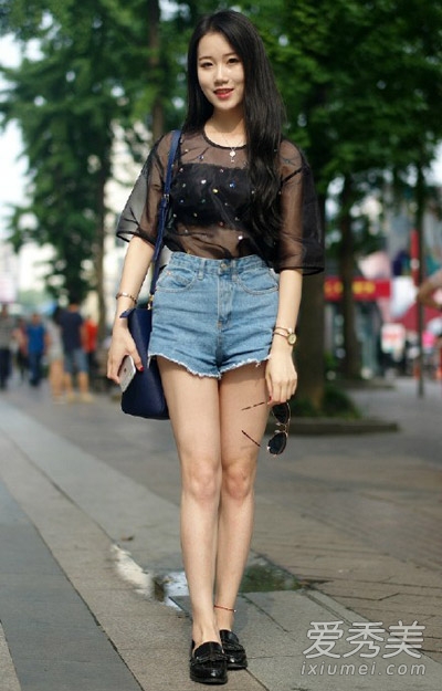 杭州街拍美女如云 时髦范不输欧美2.jpg