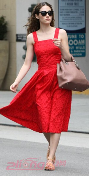 偷师欧美女星夏季超美长裙Look 飘逸一整夏0.jpg