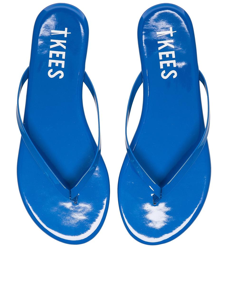 高跟鞋球鞋统统靠边 夏天我只要一双人字拖撒欢19.jpg