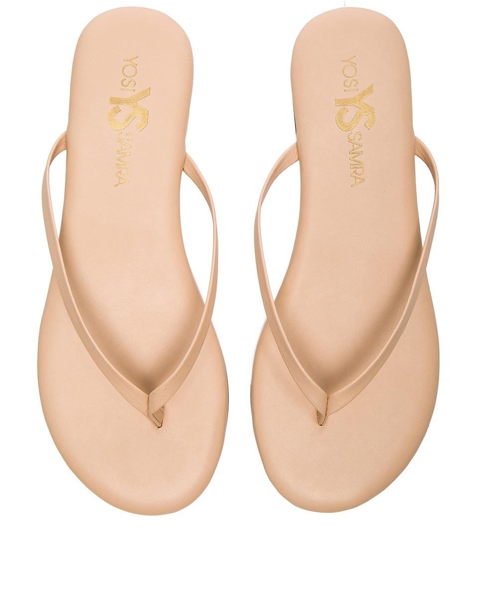 高跟鞋球鞋统统靠边 夏天我只要一双人字拖撒欢20.jpg