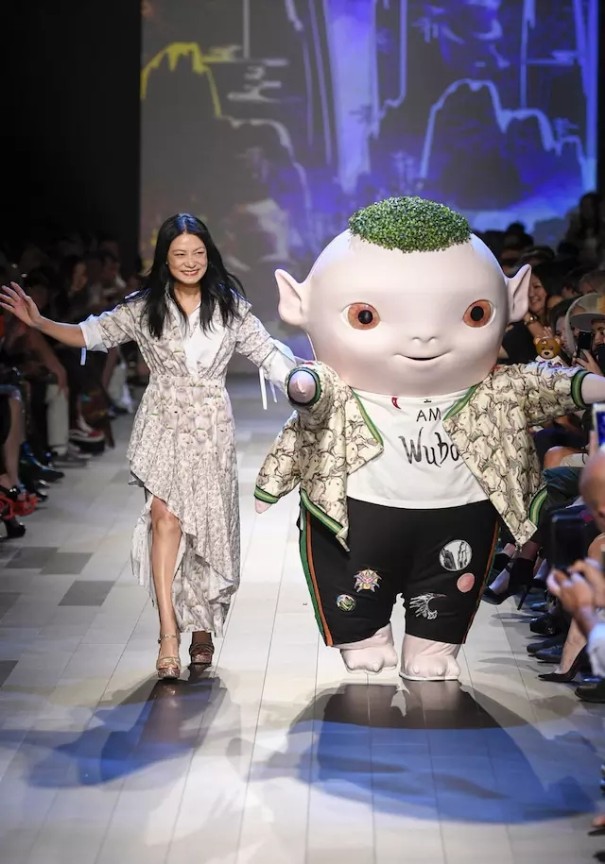 为了拓展时尚业务,天猫、京东找了新合作伙伴:海外时装周0.jpg