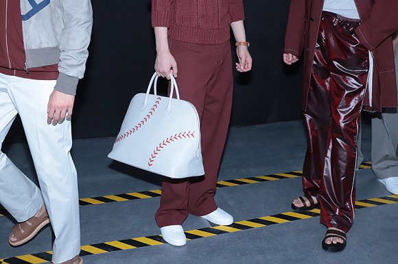 爱马仕极速前行2018春夏男装秀2.jpg
