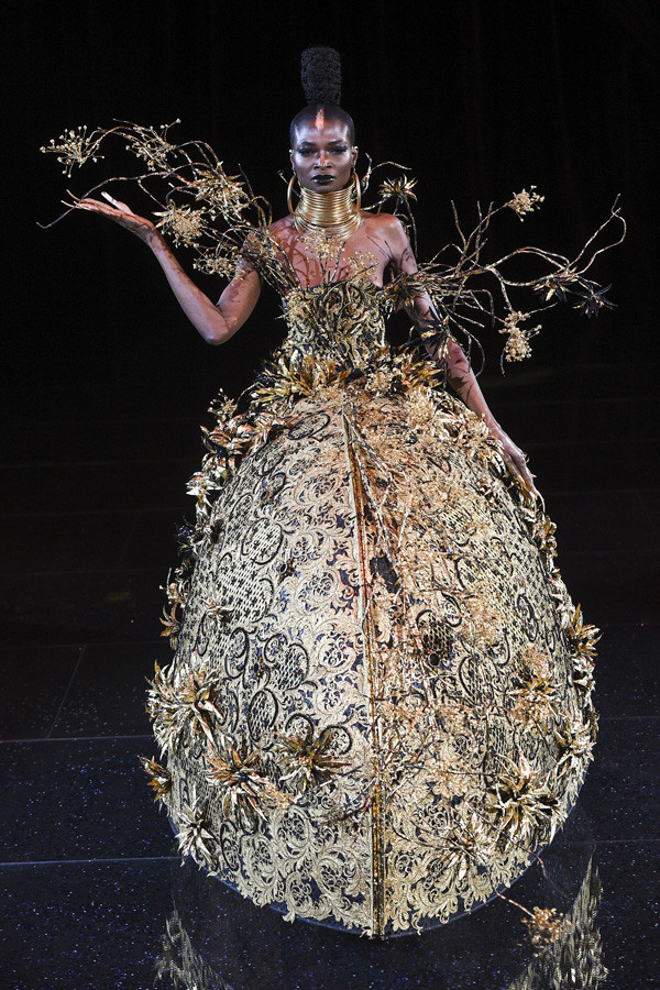 生命之花 至臻至美 Guo Pei 2018春夏高定时装秀