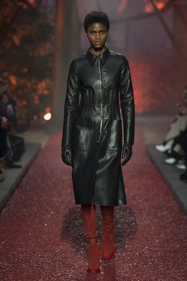 Hermès 2018秋冬系列时装秀 邂逅一场“血色浪漫”