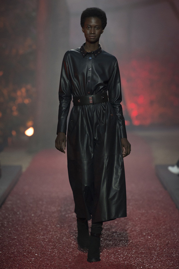 Hermès 2018秋冬系列时装秀 邂逅一场“血色浪漫”