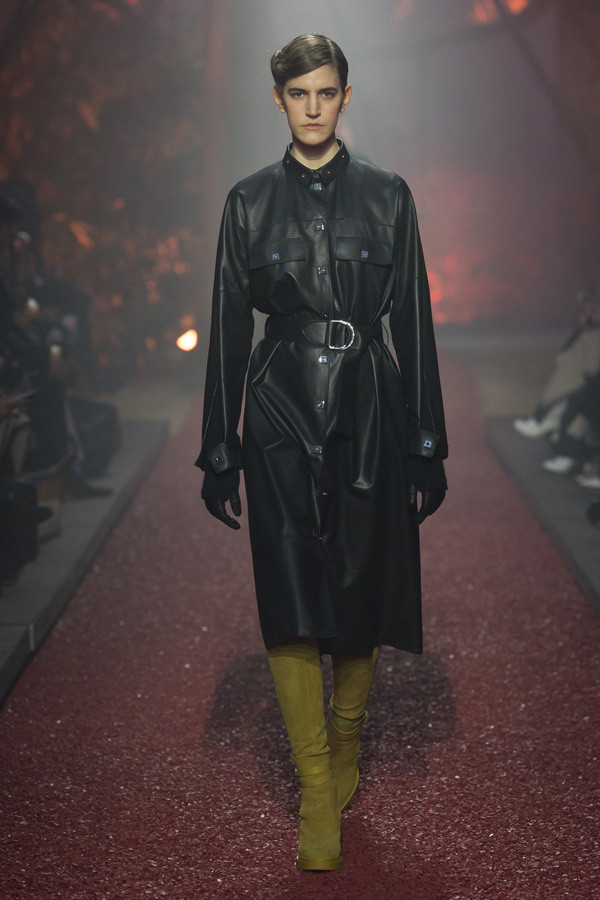 Hermès 2018秋冬系列时装秀 邂逅一场“血色浪漫”
