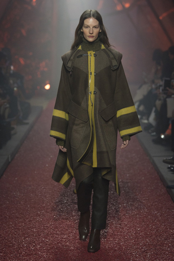 Hermès 2018秋冬系列时装秀 邂逅一场“血色浪漫”