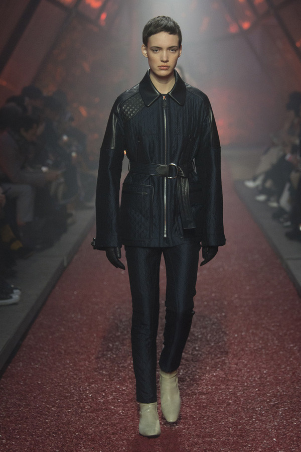 Hermès 2018秋冬系列时装秀 邂逅一场“血色浪漫”