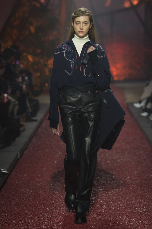 Hermès 2018秋冬系列时装秀 邂逅一场“血色浪漫”