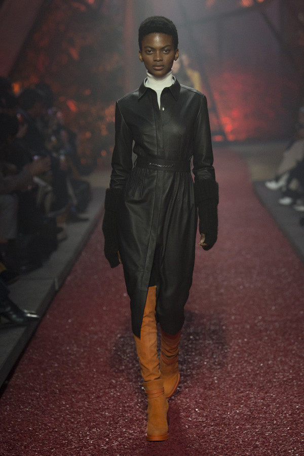 Hermès 2018秋冬系列时装秀 邂逅一场“血色浪漫”