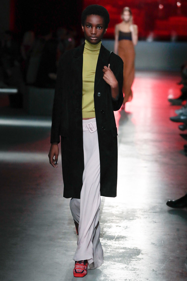 Prada 2019早春度假系列时装秀 欧普艺术的精彩演绎