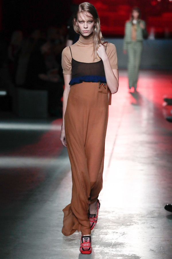 Prada 2019早春度假系列时装秀 欧普艺术的精彩演绎