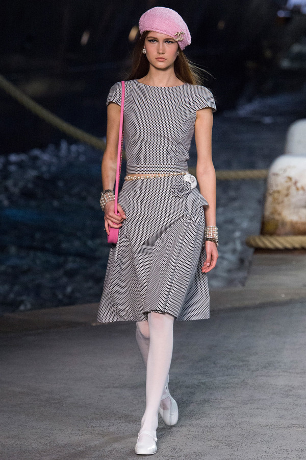 Chanel 2019早春度假系列 老佛爷在巴黎大皇宫造了一艘邮轮！