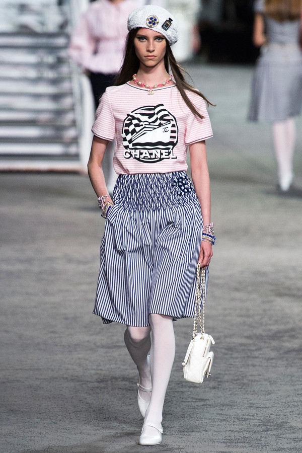 Chanel 2019早春度假系列 老佛爷在巴黎大皇宫造了一艘邮轮！