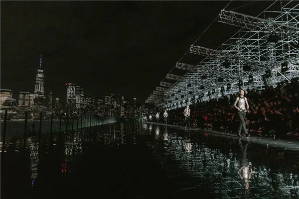 放荡不羁的西部牛仔，Saint Laurent 2019春夏男装秀