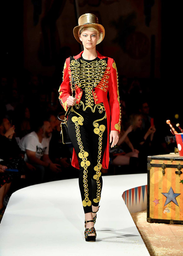 奢华马戏团，Moschino 2019春夏男女装秀