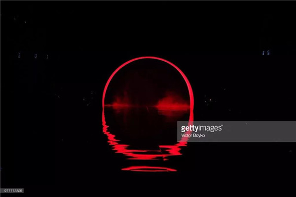 探索 Fendi 的暗黑面，寻找时髦的通关密码 2019春夏系列男装秀