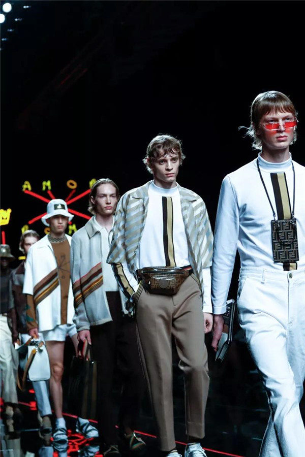 探索 Fendi 的暗黑面，寻找时髦的通关密码 2019春夏系列男装秀