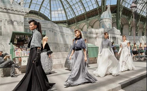 巴黎大皇宫的极致浪漫 Chanel 2018秋冬高定时装秀