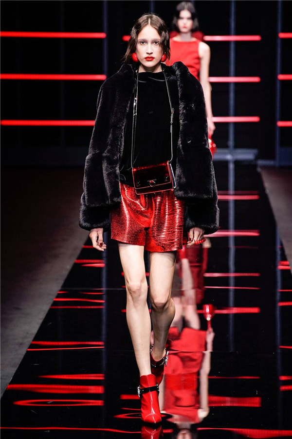 Giorgio Armani 2019秋冬米兰时装秀