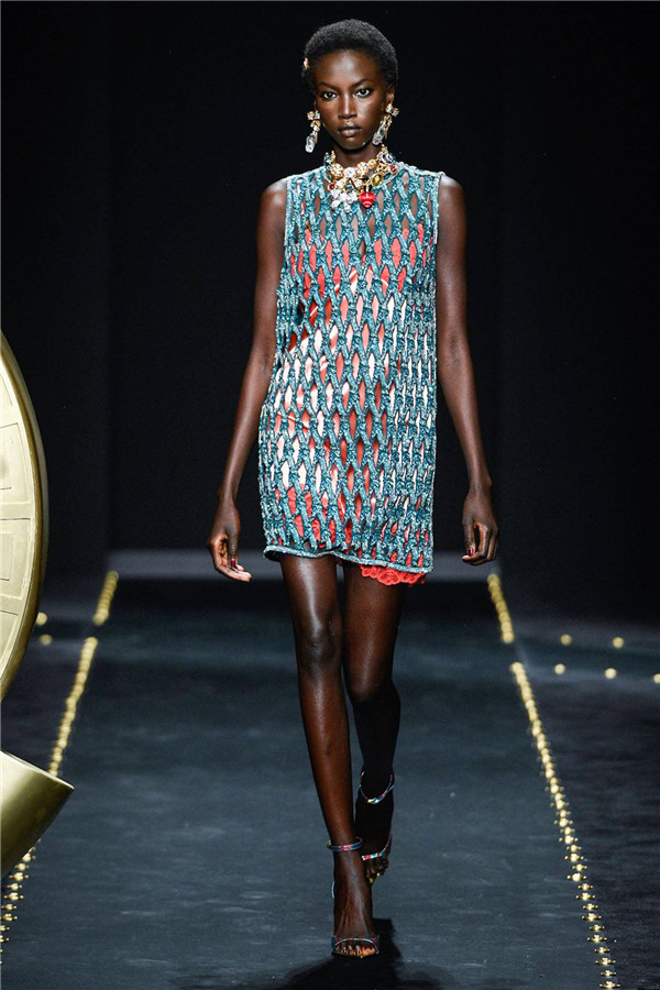 Versace 2019秋冬系列回归90年代