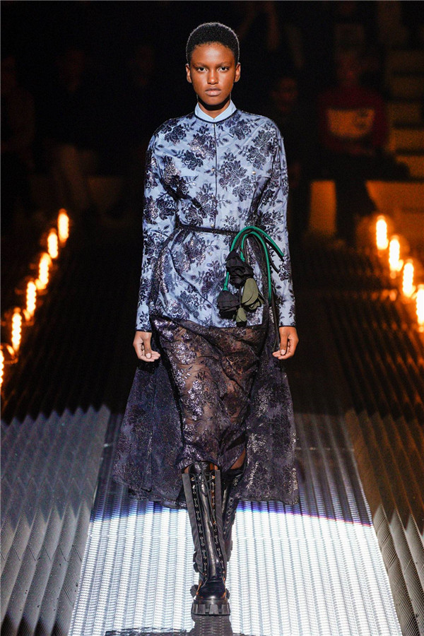 Prada 2019秋冬上演黑色童话
