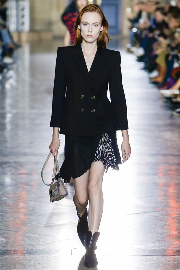 变化的诱惑 Givenchy 2018春夏时装秀