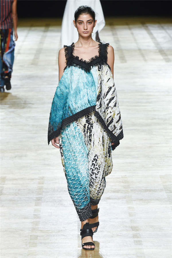 冰岛の水深火热 IsseIssey Miyake 2018春夏时装秀
