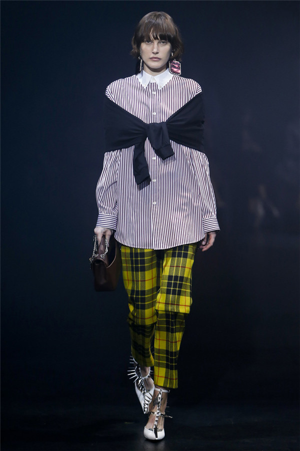  Balenciaga 2018春夏系列时装秀