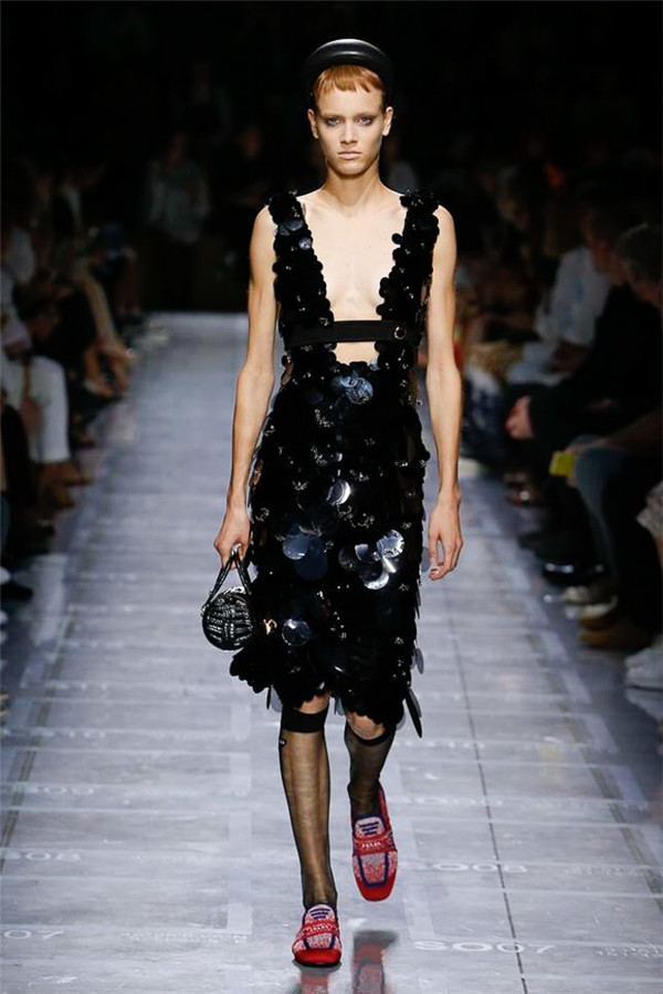 年轻化，Prada 2019春夏米兰时装周系列