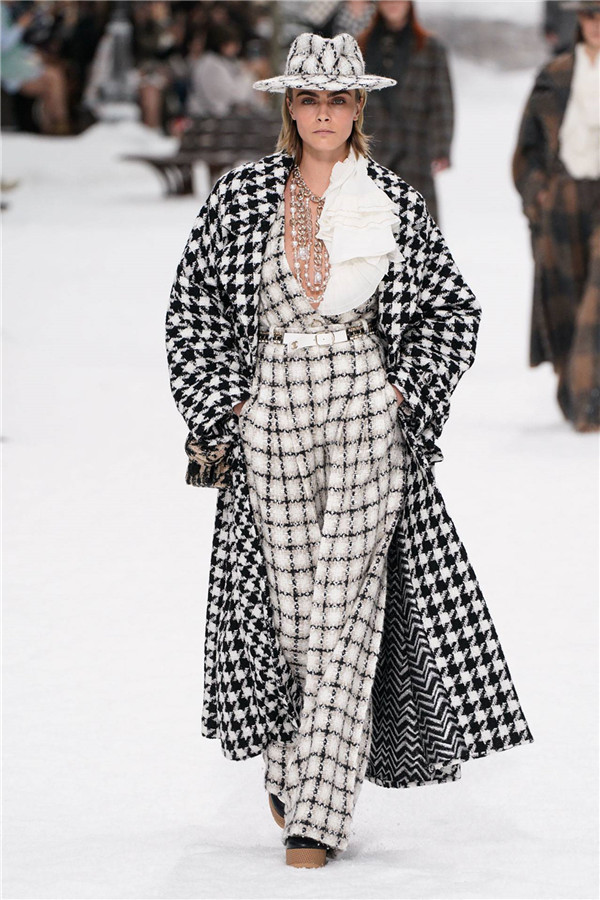 老佛爷最后一季Chanel：新年伊始，为我们下了一场雪
