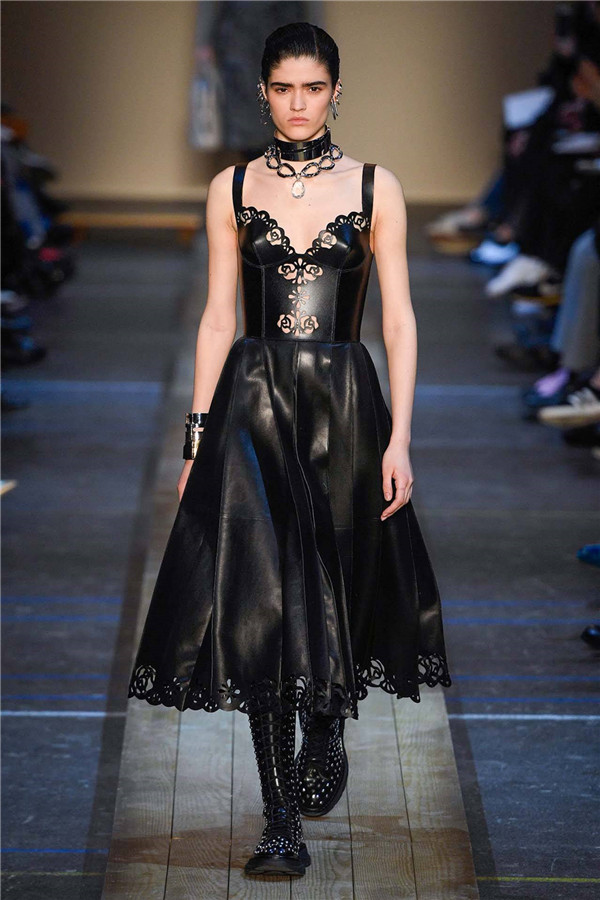 北英格兰的女英雄，Alexander McQueen 2019秋冬巴黎大秀
