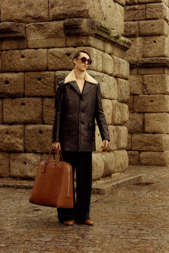 Loewe(罗意威)2015秋冬男装系列 复古味十足1.jpg