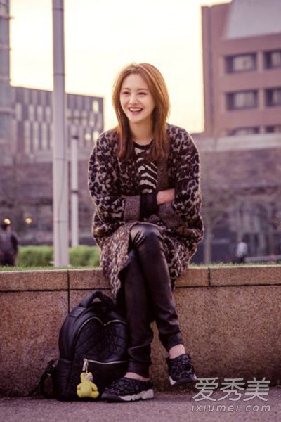 《花儿与少年2》 郑爽示范休闲出游装扮1.jpg