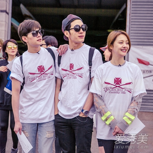 《花儿与少年2》 郑爽示范休闲出游装扮2.jpg