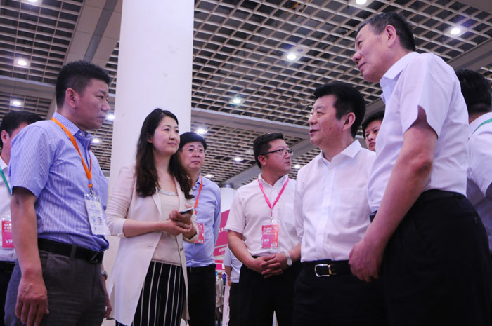 772家企业 28场活动 风尚齐鲁的中国时尚盛典 2015 FASHION CUBE 山东纺织服装1.jpg