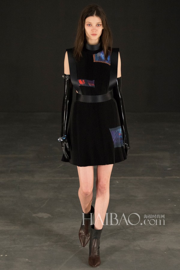 托马斯&#183;泰特(Thomas Tait)2015秋冬女装秀1.jpg