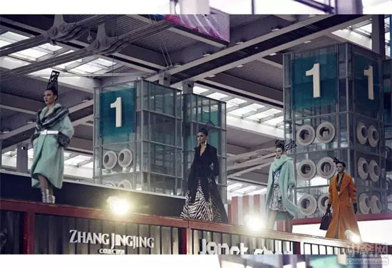 浮夸和皮草一个都不能少 祁刚2015秋冬“对岸”秀神秘诱人4.jpg