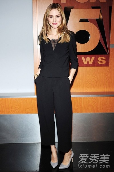 Dakota Johnson明星等黑色西裤搭配 搞定职场装扮1.jpg