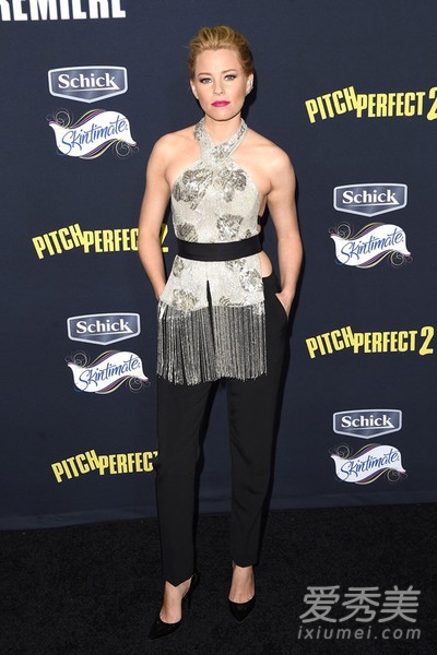 Dakota Johnson明星等黑色西裤搭配 搞定职场装扮4.jpg