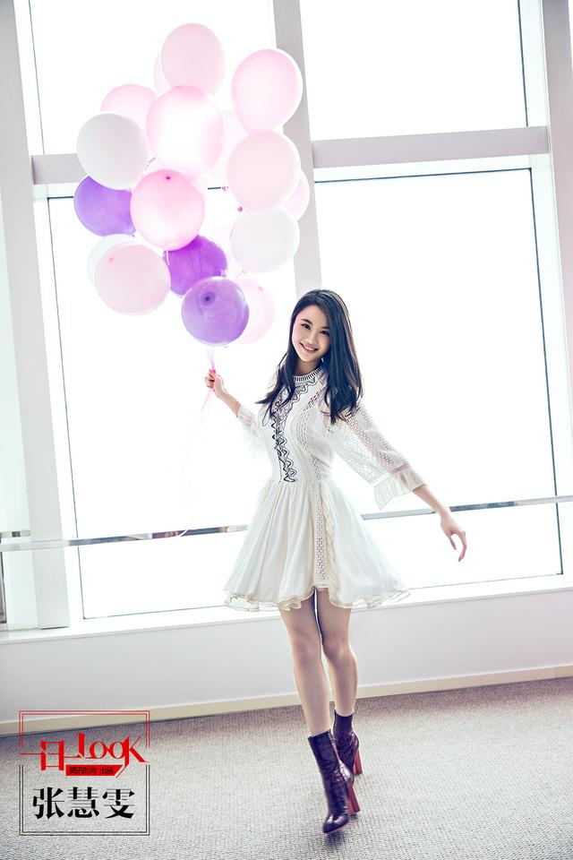 张慧雯氢气球少女小白裙恋爱季0.jpg