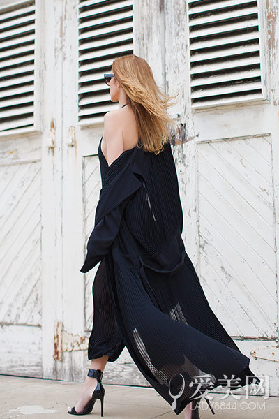 只有TA让你想出错都难 黑色系美搭就是任性又显瘦1.jpg