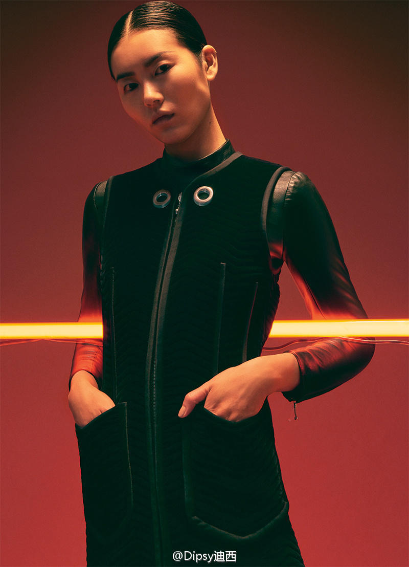 超模刘雯拍复古大片 霸气重返招摇耀眼的80年代1.jpg