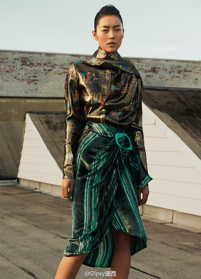 超模刘雯拍复古大片 霸气重返招摇耀眼的80年代2.jpg