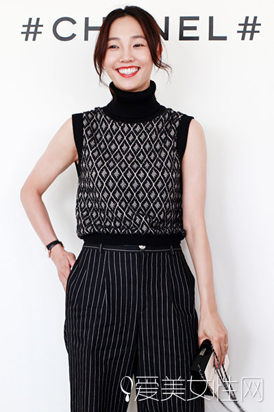 黑白经典套装 刘诗诗白百合谁最有型？1.jpg