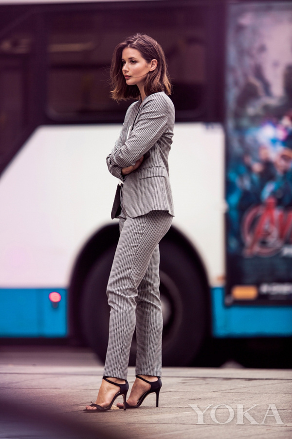 “高级灰”才是百色之王 最美博主四季全靠它来抢镜2.jpg