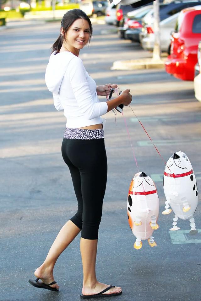 谁说穿帽衫就是女汉子 分分钟穿出女神范儿3.jpg