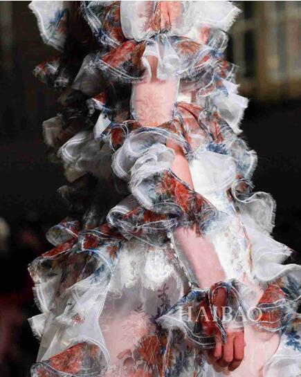 Alexander McQueen 2017春夏巴黎时装秀4.jpg